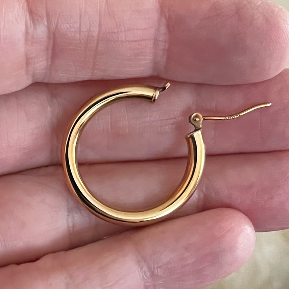14K YELLOW GOLD HOOP EARRINGS! - Picture 5 of 8